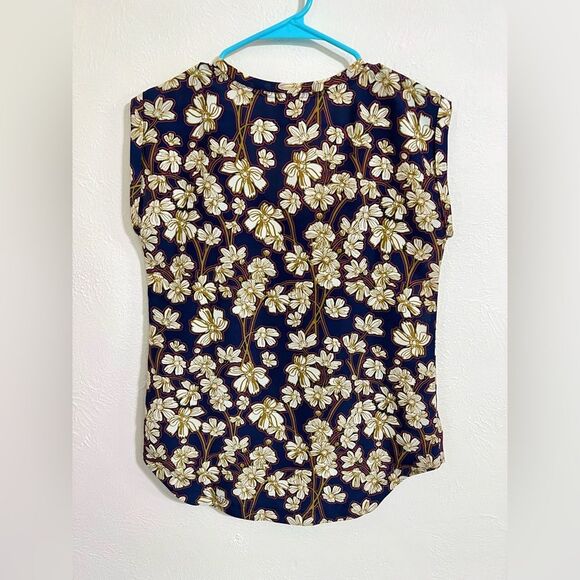 J. Crew Drapey scoopneck short sleeve top in navy floral, size 00 - Picture 4 of 5